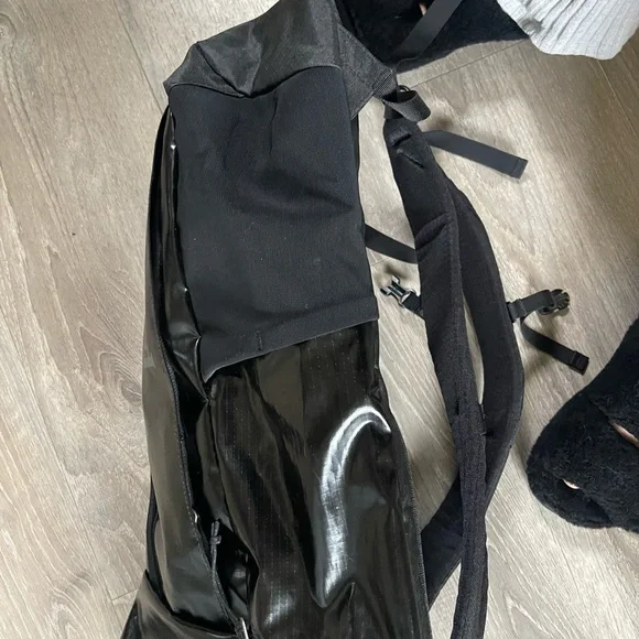 Patagonia Black Hole Pack Padded Back Polyester Backpack 49296 Black 25 L - Picture 6 of 10